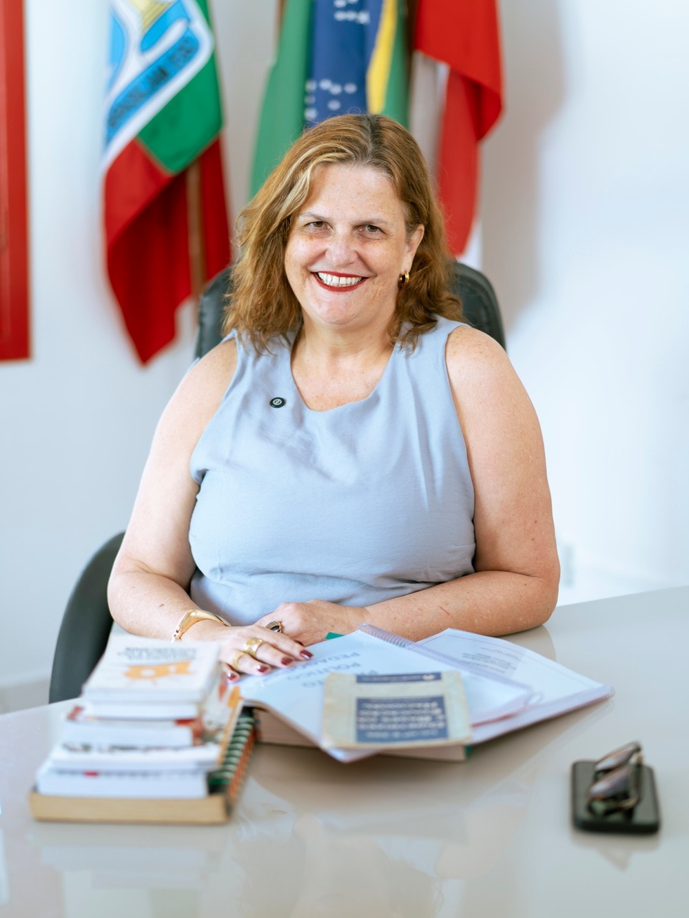 Karla Granolla, Diretora Geral do Colégio Granmont, em sua mesa de trabalho